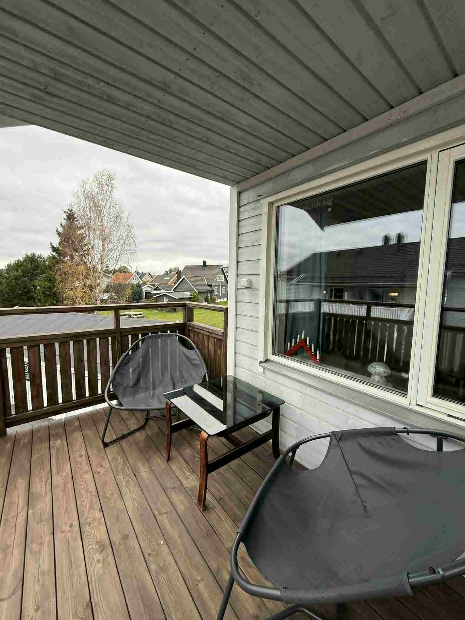 Utemøblene er helt nye, og har puter i egen putekasse.